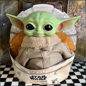 Disney Star Wars Mandolorian Yoda Plush/Collectible
